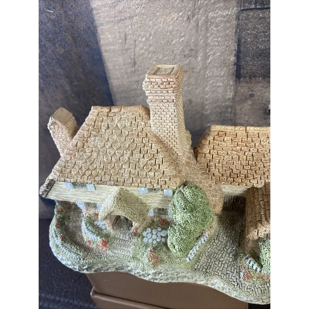 Vintage David Winter Kent‎ Cottage 1985 - Hand Painted Retired Figurine - UK
